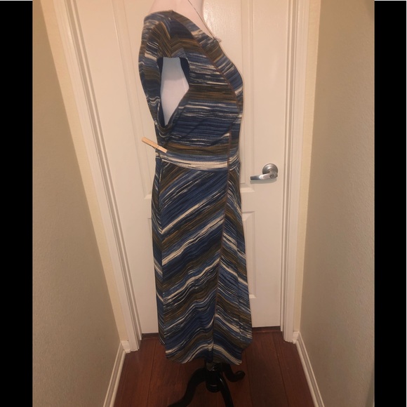 👇🏻$Reduced to lowest price. Signature byRobbie Bee striped w/warm colors dress - Picture 6 of 10